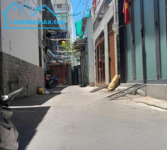 NGUYỄN CỬU VÂN BÌNH THẠNH GIÁP Q1, XE HƠI ĐỖ CỬA, 40M2, 4 TẦNG, 4PN 5WC KHÉP KÍN, 6.3 ty