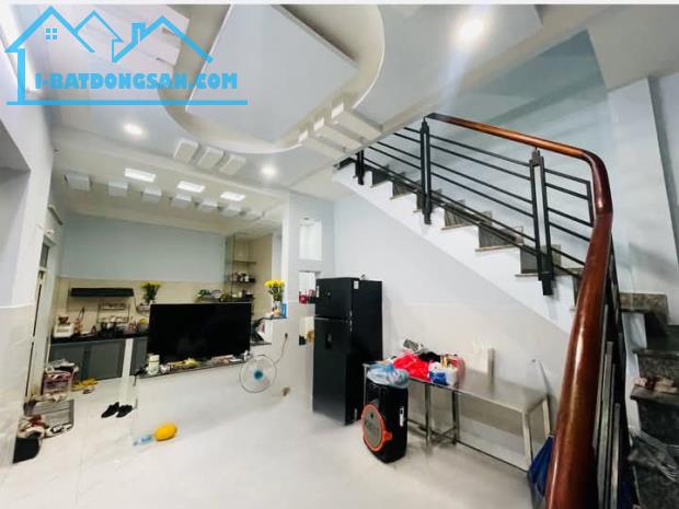 Bán nhà hẻm rộng Nguyễn Cửu Vân P.17,Q.Bình Thạnh,dt: 4,5 x 12 nhà xây 2 lầu 6 Tỷ 3. - 2