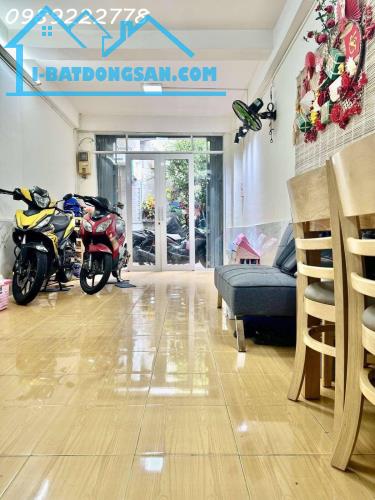 NGAY PHỐ BÙI VIỆN - 3 TẦNG - CÁCH 10M RA MẶT PHỐ- - 1