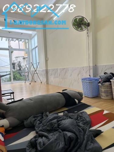 NGAY PHỐ BÙI VIỆN - 3 TẦNG - CÁCH 10M RA MẶT PHỐ- - 2