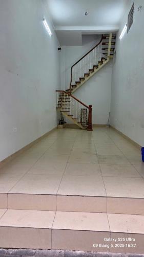 Cho thuê nhà Mặt Phố Nguyễn Trường Tộ, 4 tầng x 30m2, 3 PN, 35 Triệu KD Cà Phê, Spa...