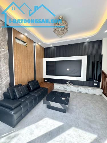 BÁN NHÀ NGUYỄN VĂN CỪ, LONG BIÊN, THANG MÁY, FULL NỘI THẤT, 20M RA Ô TÔ TRÁNH, 6 TẦNG.
