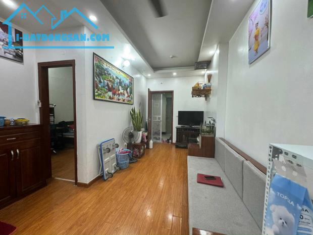 CC Kim Văn  Kim Lũ, DT: 65m2, nhà đang ở sau 2 tuần không bán được sửa và tăng giá