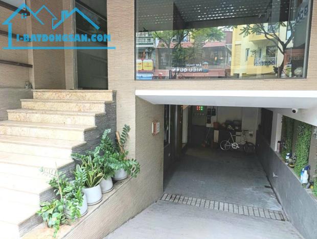 Bán tòa văn phòng mặt phố quận Ba Đình, giá 42 tỷ, 60m2, 9 tầng, mt 5.5m, vỉa hè rộng - 2