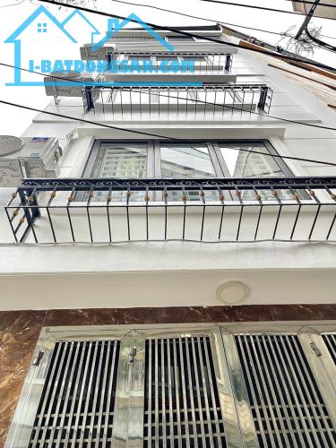 Bán nhà 5 tầng 3 ngủ cực đẹp ngõ 565 Bát Khối gần ô tô