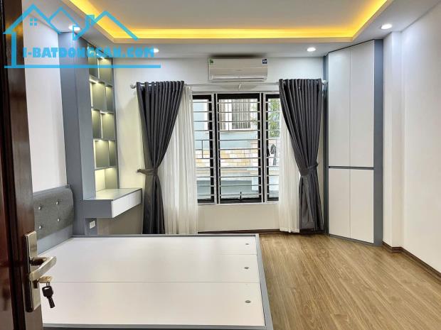 Bán nhà 5 tầng 3 ngủ cực đẹp ngõ 565 Bát Khối gần ô tô - 1