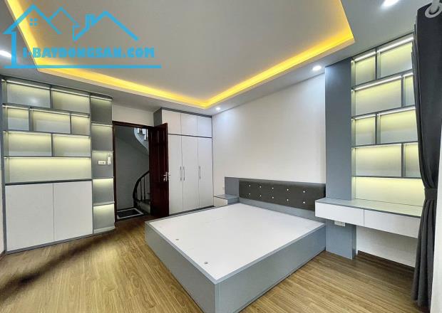 Bán nhà 5 tầng 3 ngủ cực đẹp ngõ 565 Bát Khối gần ô tô - 2