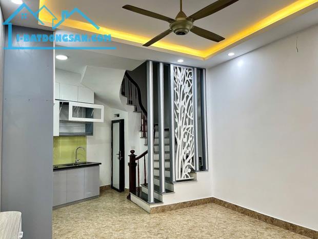 Bán nhà 5 tầng 3 ngủ cực đẹp ngõ 565 Bát Khối gần ô tô - 3