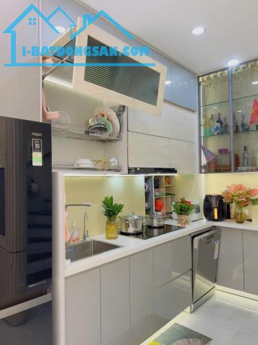BÁN NHÀ NGÔ QUYỀN NHÀ ĐẸP, Ô TÔ 5 TẦNG, MT4M1 40M2