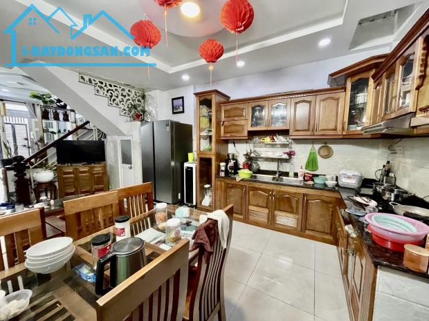 GẤP BÁN, CHỈ 6.x TỶ, 4Tầng, 46m2, HXH,Tặng nội thất, Lạc Long Quân P.8 Tân Bình.