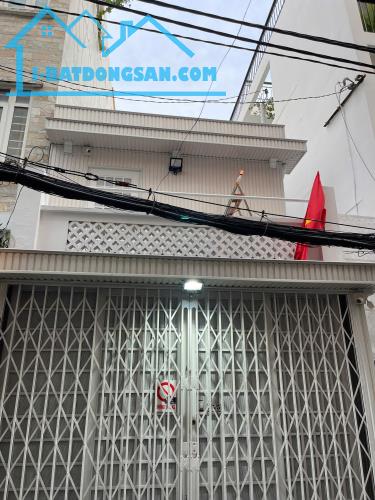 Nhà Xô Viết Nghệ Tĩnh, Quận Bình Thạnh, ngang 5.1 m, giá chỉ 3.9 tỷ.