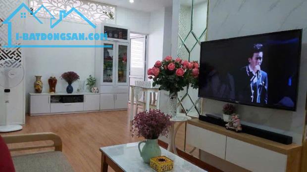 Căn hộ chung cư, sổ đỏ, toà - Vinaconex mặt đường Nguyễn Xiển - quận Hoàng Mai, 60m2, 2