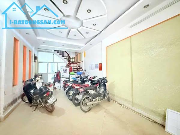 Bán nhà mặt ngõ ô tô phố Pháo Đài Láng , Quận Đống Đa 5 tâng, mặt tiền 4m, diện tích 69m2 - 1