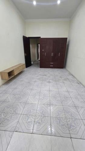 Nhà hiếm đường Giải Phóng, gần bến xe Nước Ngầm, 2 mặt ngõ trước sau, sát phố chính, dt