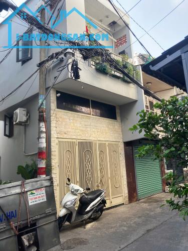 Bán nhà CMT8, Tân Bình, gần CV Lê Thị Riêng, 28m2, 1 trệt 1 lửng 1 lầu , nhỉnh 4 tỷ.