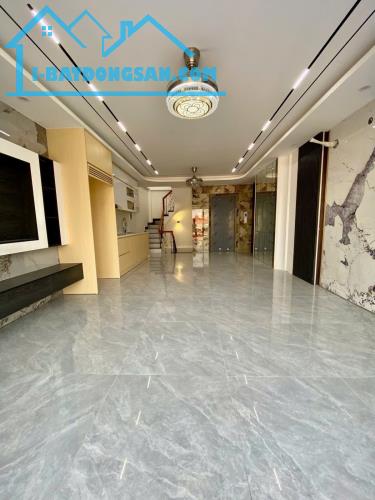 Bán nhà Ngọc Thuỵ,Long Biên 6 tầng,50m,mt4.6m oto vào nhà nhỉnh 13 tỷ - 3