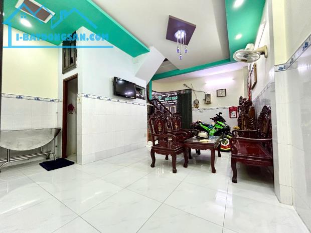 BÁN NHÀ HXH Đồng Đen, Tân Bình 2 tầng 60m2 (5x12). Nhà đẹp ở ngay. Giá chỉ 7,5 tỷ.