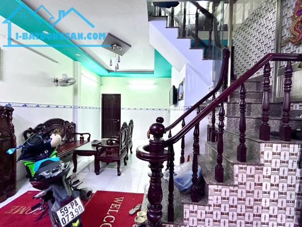 BÁN NHÀ HXH Đồng Đen, Tân Bình 2 tầng 60m2 (5x12). Nhà đẹp ở ngay. Giá chỉ 7,5 tỷ. - 1