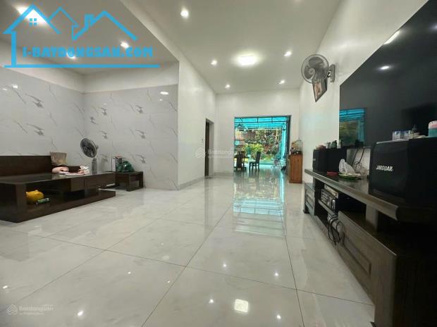 Chính chủ bán nhà 3 tầng đường Cách Mạng Tháng 8 - vị trí đắc địa, thuận lợi kinh doanh - 1