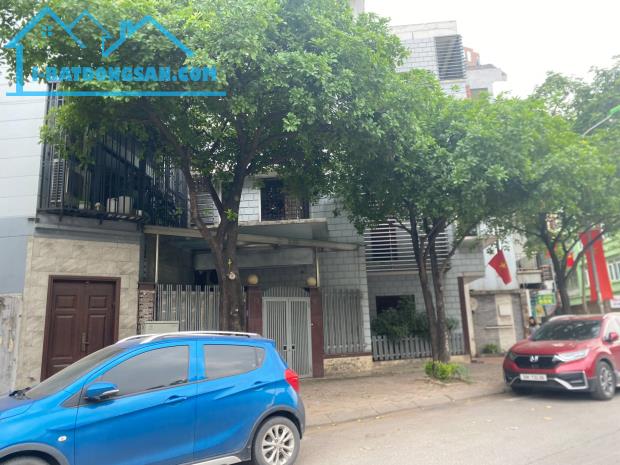 Cho thuê Hàm Nghi 300m2 mặttiền 20m 1 tầng 40 triệu/tháng 0981337456