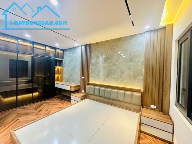NHÀ ĐẸP TÔN ĐỨC THẮNG - THANG MÁY - FULL NỘI THẤT - 1 NHÀ RA PHỐ - 3