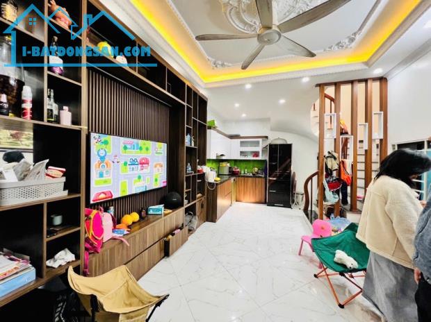 SIÊU PHẨM PHẠM VĂN ĐỒNG,BẮC TỪ LIÊM - DÂN XÂY - GẦN Ô TÔ - DT 30M2 - MT 3.5M - 5 TẦNG - GI