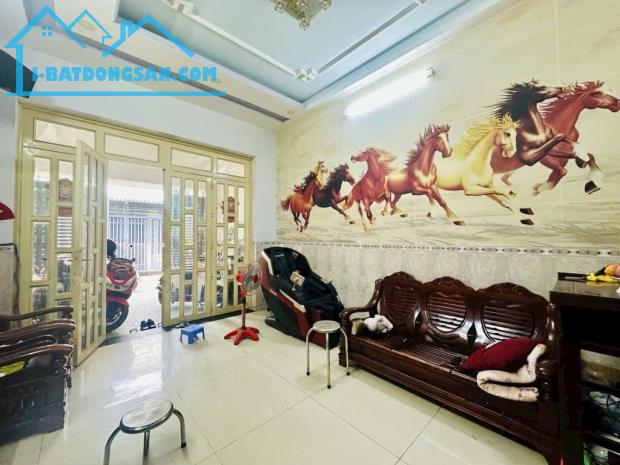 BÁN NHÀ HƯƠNG LỘ 2 BÌNH TÂN - 3 TẦNG - HẺM XE TẢI - 64M2 CHỈ NHỈNH 5 TỶ TL - 2