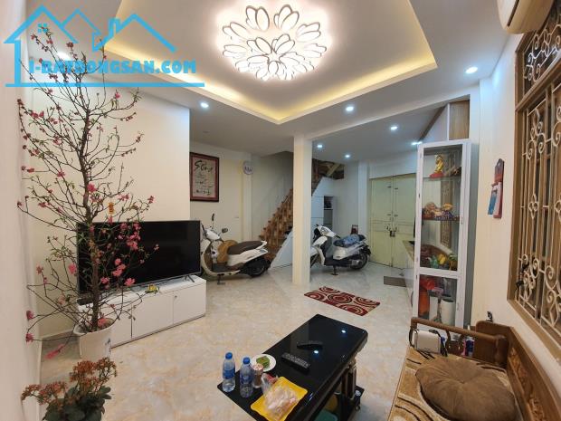Bán nhà mặt phố Yên Lãng, quận Đống Đa, 70m2 x 5 tầng, mặt tiền 7,5m, vỉa hè to, 40 tỷ! - 2