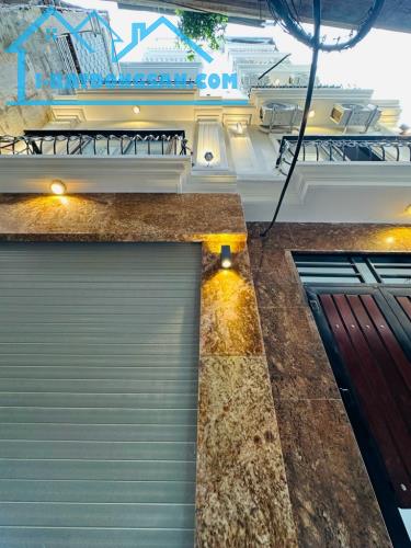 HOÀNG HOA THÁM - GÀ ĐẺ TRỨNG VÀNG - 7 TẦNG THANG MÁY - DÒNG TIỀN TỐT