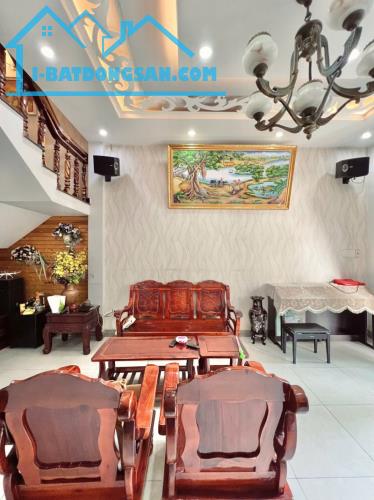 Bán nhà 3 tầng, 175m², 3PN, 4WC, Linh Đông, Thủ Đức - 16.8 tỷ