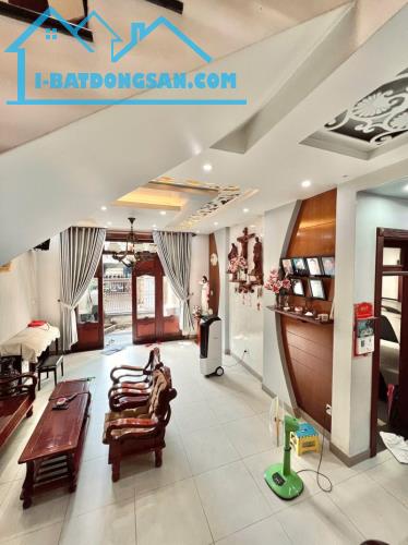 Bán nhà 3 tầng, 175m², 3PN, 4WC, Linh Đông, Thủ Đức - 16.8 tỷ - 4