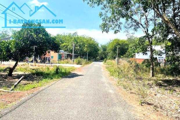 KẸT QUÁ!!! BÁN MẢNH ĐẤT NHÀ GÓC 2 MẶT TIỀN 1675M2 NGAY CHỢ MINH LẬP CHƠN THÀNH ĐÚNG 190TR - 2