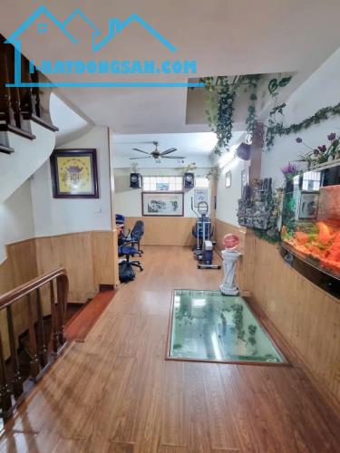 - Bán nhà phú đô 41m2, 5 tầng giá chỉ 8 tỷ