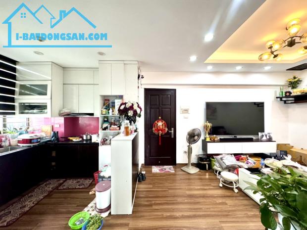 Nhỉnh 4 tỷ, 51 m2, chung cư 02 ngủ, sổ đỏ, ô tô đỗ, Nam Trung Yên, Nguyễn Chánh, Cầu Giấy, - 1