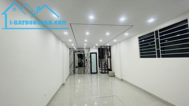 Bán nhà Thạch Bàn, Long Biên 41m, 7 tầng. Giá: 10.6 tỷ. LH: 0937158386