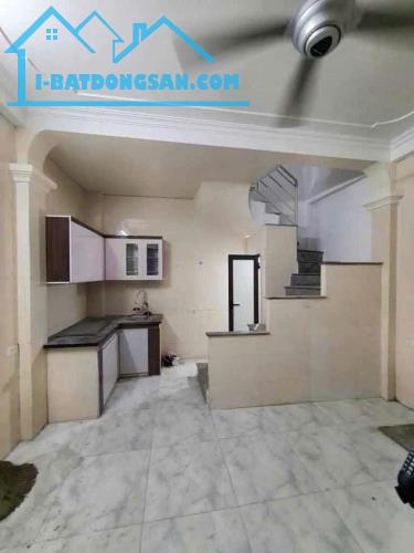 Cần Bán nhà Vĩnh Hưng, Hoàng Mai, 21m 4 Tầng. Giá 4.25 Tỷ. Sổ Đỏ Riêng