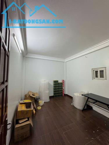 Cho thuê nhà ngõ 26 Bằng Liệt 5 tầng x 45m2, 5 ngủ, 15 Triệu, 3m ra mặt phố - 4