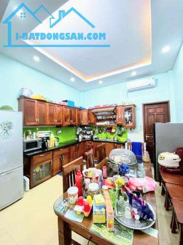 BÁN SIÊU MẪU NGỌC THỤY DT70m- 4 Tầng-MT3.93m- Giá Chào 15.279 tỷ - 4