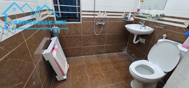 BÁN NHÀ PHỐ HÀO NAM - ĐỐNG ĐA-25 M2-4 Tầng - 4,1 TỶ -3 NGỦ - 20 M RƯ PHỐ