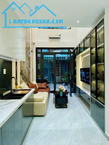 NHÀ QUẬN 3 - VỊ TRÍ ĐẸP, HẺM 4M THÔNG - 3PN, SỔ HỒNG RIÊNG - CHỈ 5.7 TỶ