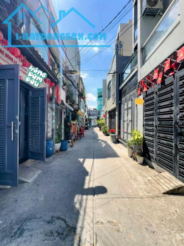 Lê Văn Quới-Ngã Tư 4 Xã-giáp Tân Phú nhà 4 tầng -4×9m- hẻm xe hơi 5m-chỉ nhỉnh 4 tỷ