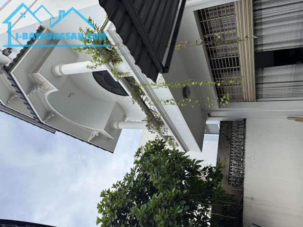 BIỆT THỰ Q2 CŨ - MẶT TIỀN ĐƯỜNG 10M LÔ GÓC THOÁNG VỊ TRÍ CỰC ĐẸP VÀ ĐẮC ĐỊA BẬC NHẤT Q2 - 1