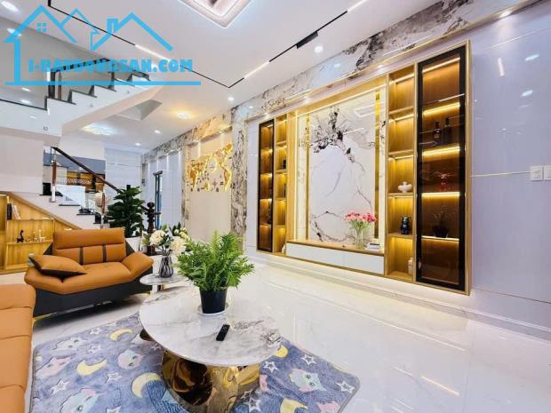 Đi nước ngoài định cư bán gấp nhà ở đường Nguyễn Thị Minh Khai, phường 2, quận 3, giá 2 tỷ - 1