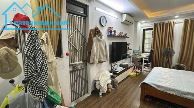 Bán nhà Việt Hưng- 40m2-5 tầng -  oto sát nhà - nhỉnh 6 tỷ ( Thương lượng) - 2