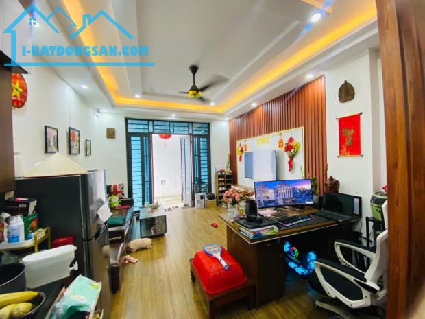 🔥BÁN NHÀ 5 tầng Ô TÔ 5 CHỖ ĐỖ CỬA 🔥GẦN ĐƯỜNG 2 LÀN Ô TÔ🔥CHỈ🔥 5,5 TỶ