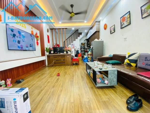 🔥BÁN NHÀ 5 tầng Ô TÔ 5 CHỖ ĐỖ CỬA 🔥GẦN ĐƯỜNG 2 LÀN Ô TÔ🔥CHỈ🔥 5,5 TỶ - 1