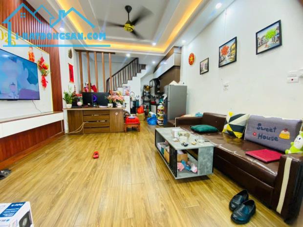 🔥BÁN NHÀ 5 tầng Ô TÔ 5 CHỖ ĐỖ CỬA 🔥GẦN ĐƯỜNG 2 LÀN Ô TÔ🔥CHỈ🔥 5,5 TỶ - 2