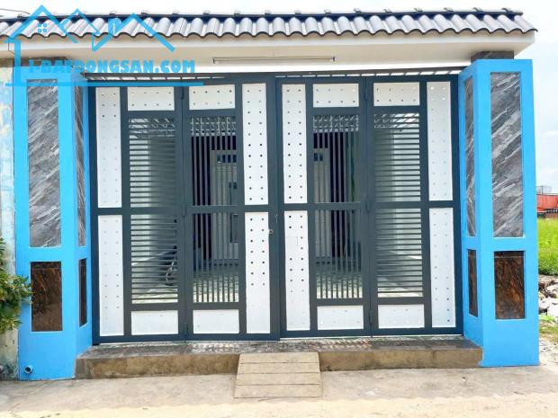 CẦN BÁN CĂN NHÀ CẤP 4 MỚI ĐẸP SHR, 218M2 Full thổ giá 1 tỷ 700 ,ở ấp BÌNH HỮU