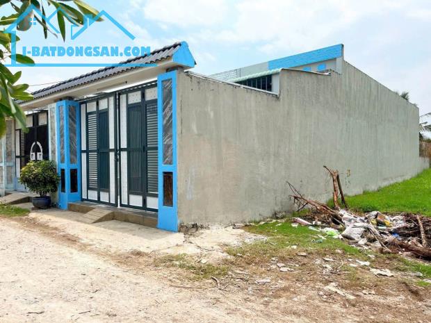 CẦN BÁN CĂN NHÀ CẤP 4 MỚI ĐẸP SHR, 218M2 Full thổ giá 1 tỷ 700 ,ở ấp BÌNH HỮU - 1