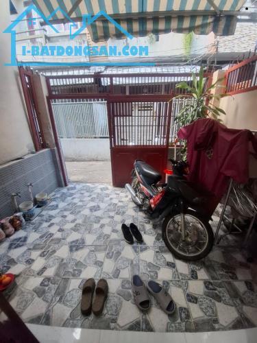 Bán gấp nhà đẹp ở ngay Cao Xuân Dục, hẻm thông tựu tung, 47m2, SHR, chỉ 4.8 tỷ.